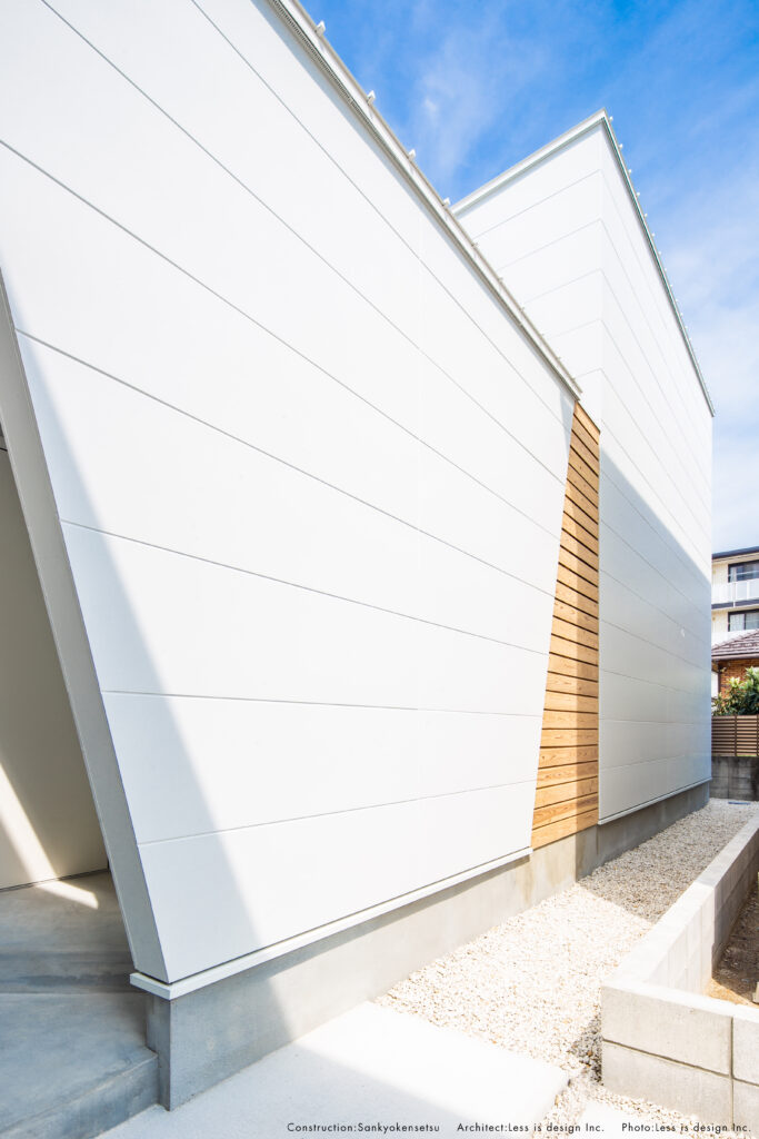 一宮市の旗竿地に建つSIMPLE NOTEモデルハウスの外観