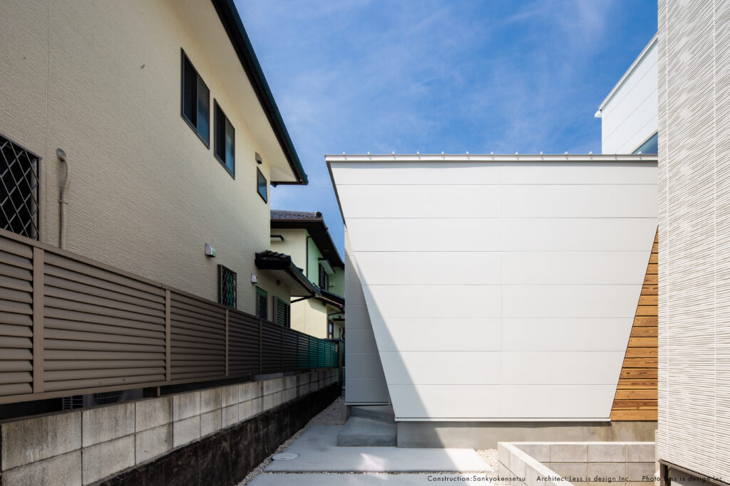 一宮市の旗竿地に建つSIMPLE NOTEモデルハウスの外観